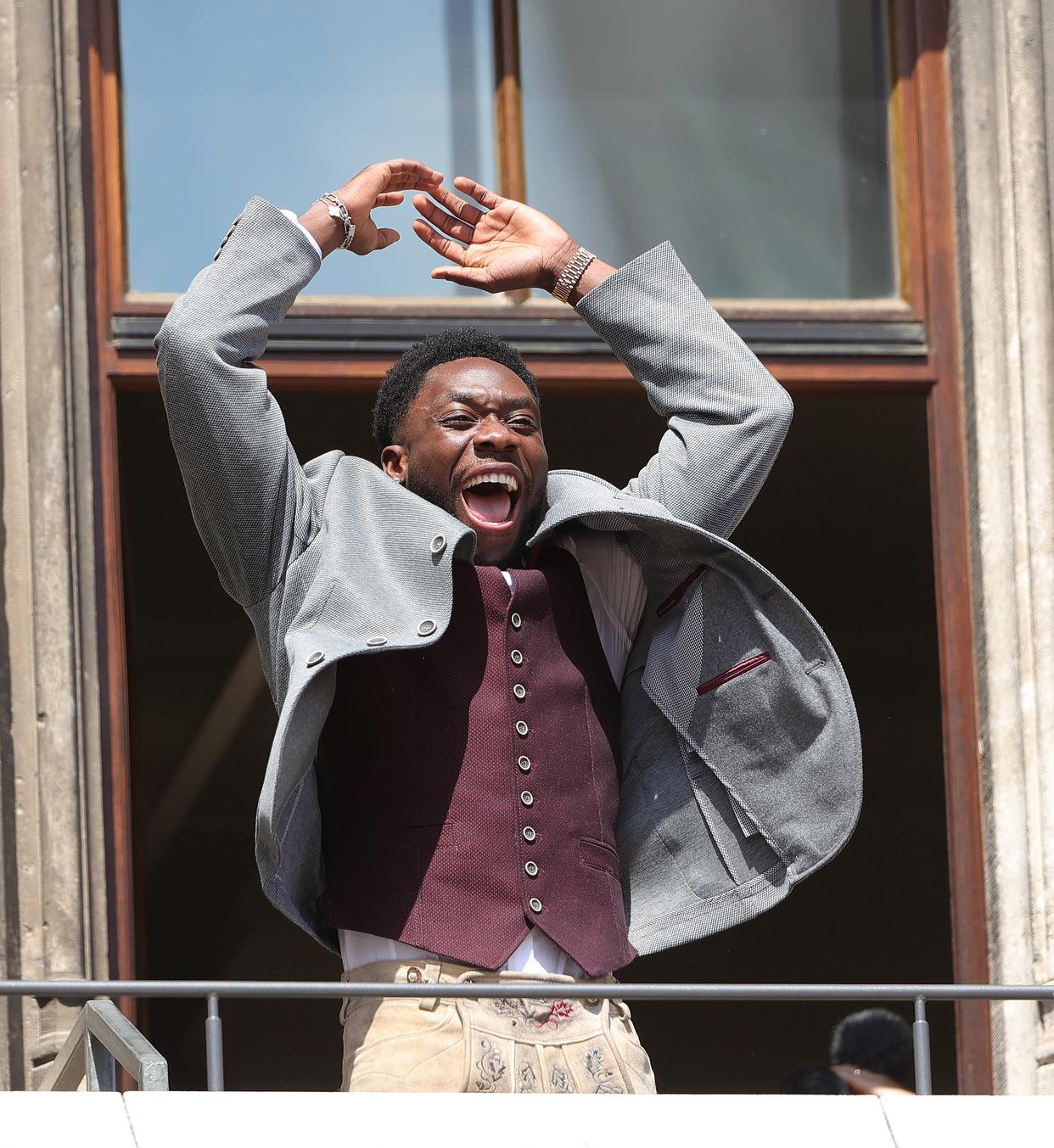 冲刺阶段拜仁慕尼黑备战全明星赛；门线救险细节曝光；压力陡增；临场指挥获称赞的简单介绍-爱游戏下载