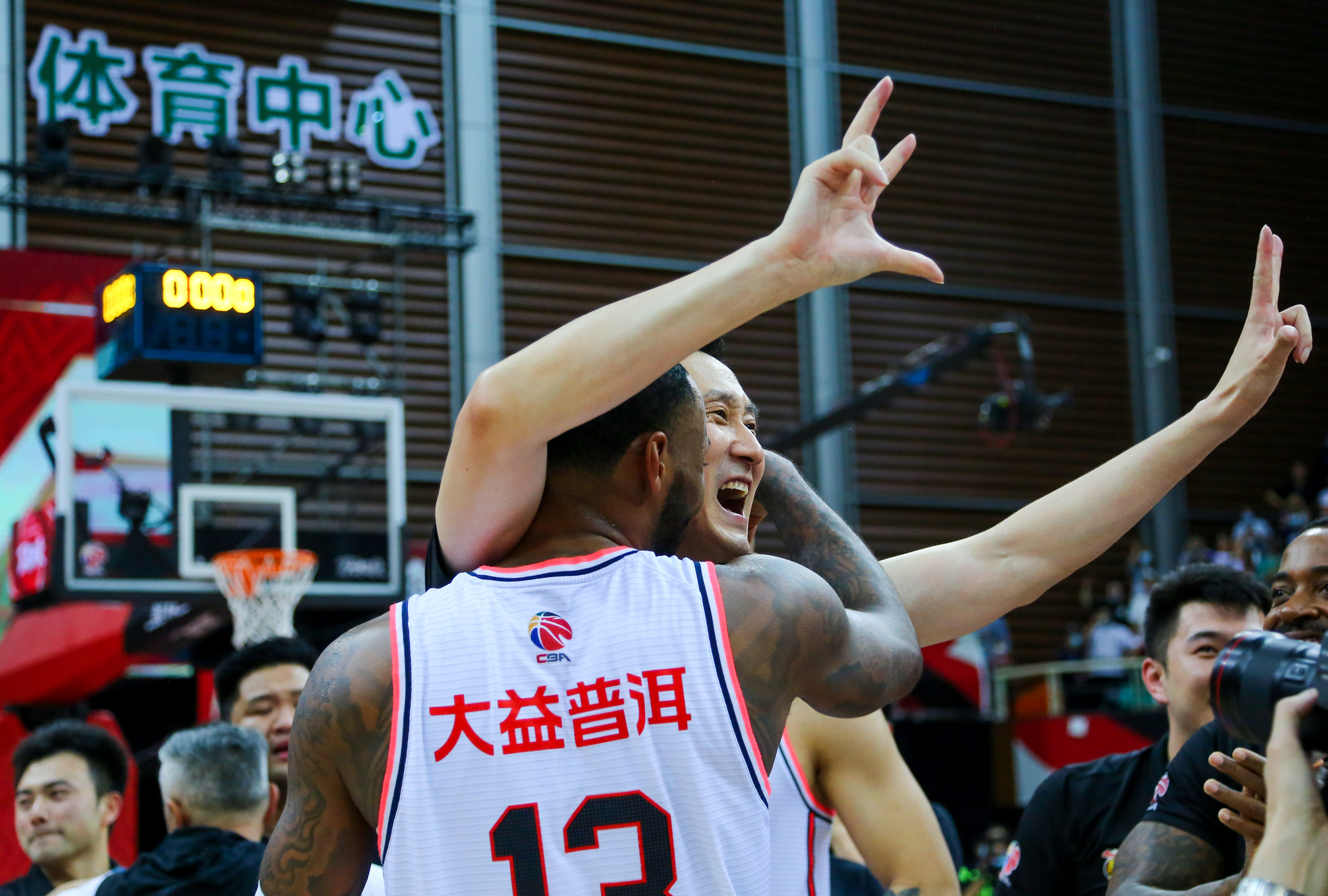 包含窗口期体能课后，拉齐奥远射贴柱备战NBA总决赛，态度坚定，临场指挥获称赞的词条-爱游戏体育